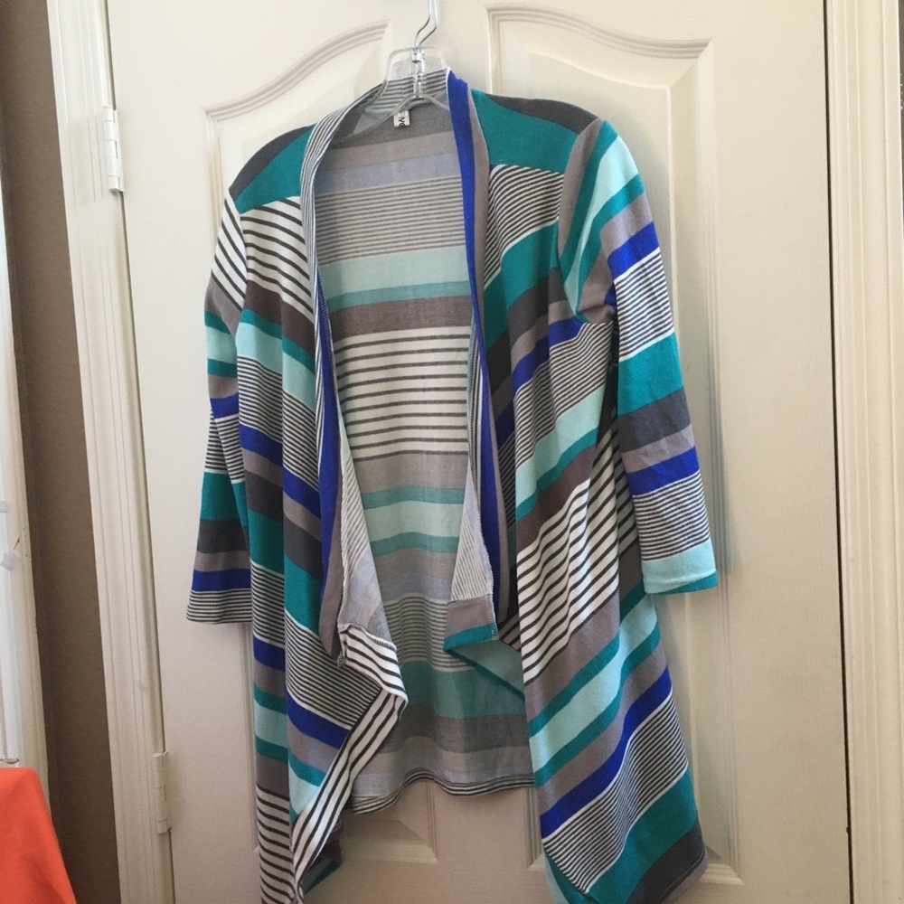 FINAL MARKDOWN Ladies open front sweater small